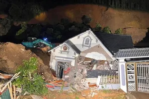 Lào Cai: Đất trùm lên 2 ngôi nhà, 2 mẹ con thiệt mạng