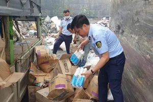 Sản xuất nước tẩy rửa giả, một doanh nghiệp bị khởi tố