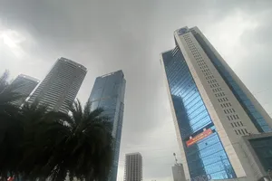 Hà Nội mưa như trút sau nhiều ngày chờ đợi