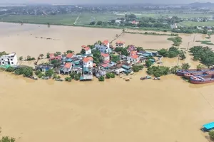 Tâm bão số 6 nằm trên khu vực ven biển Hà Tĩnh - Quảng Trị, sức gió mạnh nhất cấp 8