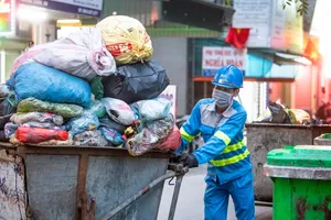 Hà Nội tăng 7 lần phí thu gom rác thải: Cần phải tính đúng tính đủ