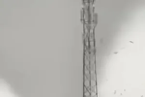 Vòi rồng xuất hiện trong bão số 10, 6 người thiệt mạng tại Ninh Bình