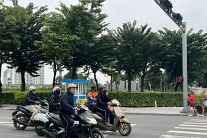 Miền Bắc vẫn lạnh, miền Nam chiều nay mưa gió cục bộ