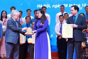 Đẩy mạnh thi đua yêu nước trong công nhân, viên chức, người lao động