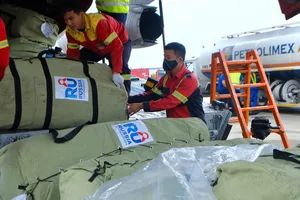 Nga hỗ trợ thuyền cứu nạn và nhu yếu phẩm cho vùng lũ Huế