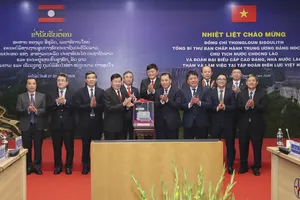 Tổng Bí thư, Chủ tịch nước Lào Thongloun Sisoulith thăm, làm việc tại EVN