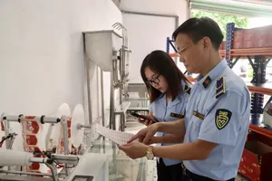 Phát hiện cơ sở chứa gần 9.000 lít rượu có dấu hiệu vi phạm 