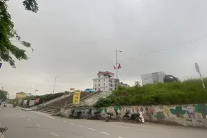 Ngoại thành Hà Nội nhiều mây, có dấu hiệu mưa. Ảnh: PHÚC HẬU