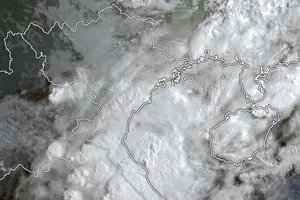 Trong ngày 24-4, mưa dông dịch chuyển từ Bắc bộ xuống Trung bộ 