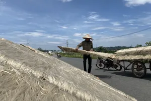 Nắng nóng gay gắt kéo dài đến ngày 28-5, miền Trung có nơi vượt 40 độ C