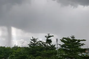 TPHCM oi nóng ban ngày, chiều tối có mưa dông