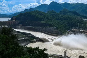 Từ 11 giờ ngày 11-7, mở 1 cửa xả đáy hồ thủy điện Hòa Bình