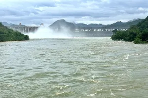 Hồ thủy điện Tuyên Quang đóng cửa xả đáy sau 13 ngày vận hành