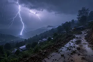 Điện Biên có 2 người chết do sét đánh, Lai Châu tìm kiếm 1 người mất tích