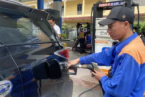 Giá xăng dầu đồng loạt giảm từ 15 giờ ngày 6-8