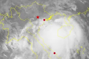 Áp thấp nhiệt đới tan, mưa lớn dịch chuyển ra Bắc bộ