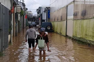 Mưa dông, lốc, sét gây thiệt hại tài sản, 4 người bị thương