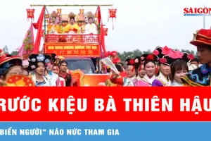 “Biển người” tham dự lễ rước kiệu Bà Thiên Hậu