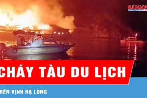Cháy tàu du lịch trên vịnh Hạ Long