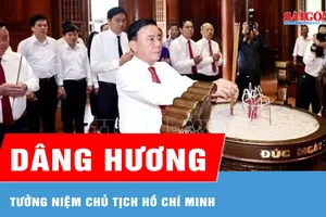 Thường trực Ban Bí thư Trần Cẩm Tú dâng hương tưởng niệm Chủ tịch Hồ Chí Minh 