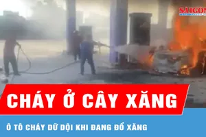 Đà Nẵng: Ô tô bốc cháy dữ dội khi đang dừng đổ xăng 