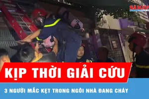 Kịp thời giải cứu 3 người mắc kẹt trong ngôi nhà đang cháy