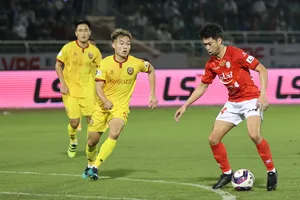 CLB TPHCM sẽ phải nỗ lực nhiều hơn để cải thiện tình hình. Ảnh: DŨNG PHƯƠNG