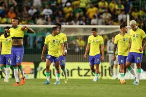 Không HLV, không phong độ, không có cả tự tin: chuyện gì đang xảy ra với Brazil? 