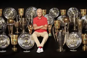 Cuộc đời vĩ đại qua những bức ảnh nổi tiếng của "Hoàng đế bóng đá" Franz Beckenbauer