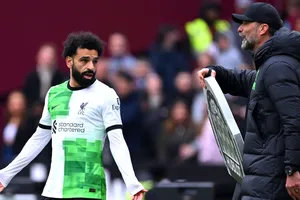 Báo Anh: Liverpool có thể giúp Arne Slot bằng cách bán Salah mùa hè này