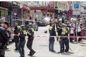 Nhật ký Euro: Bạo lực và chính trị "tấn công" bóng đá 