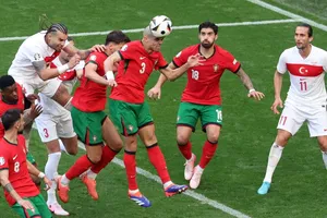 Pepe – Có anh, Ronaldo sẽ cảm thấy mình còn trẻ