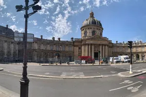 Phóng sự ảnh: Paris như thời Covid, vắng khách vì biện pháp an ninh, tiểu thương, nhà hàng khốn khổ 