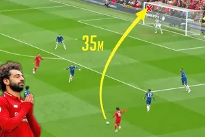 Tại sao ở giải ngoại hạng Anh, cầu thủ chuyền bóng nhiều hơn và sút ít hơn