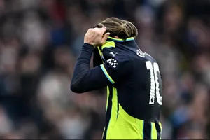 Những phần lập dị của Grealish đã bị mài mòn, hay chuyện về sự thiếu hụt chiến thuật của Pep Guardiola