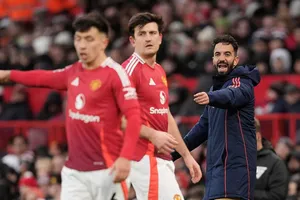 Man United tuyệt vọng tìm kiếm bàn thắng trong trận derby Manchester