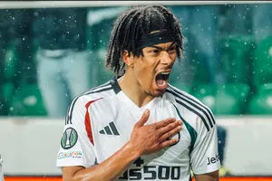 Maxi Oyedele đang tận hưởng cuộc sống tại Legia Warsaw và sẽ đối đầu với Chelsea ở tứ kết Conference League. Ảnh: NurPhoto/Getty Images