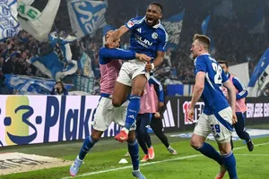 Những gã khổng lồ ngã ngựa của bóng đá Đức - và sự ủng hộ bất diệt giữ họ sống mãi