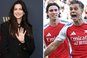 Ngôi sao Hollywood Anne Hathaway "mơ giấc mơ" về vinh quang cùng Arsenal