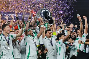 Riyad Mahrez và Roberto Firmino tỏa sáng trong giải đấu, nhưng format thiếu cân bằng phản ánh quyền lực chính trị trên lục địa