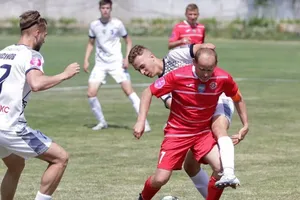 Cầu thủ chuyên nghiệp già nhất thế giới: Mykola Lykhovydov và giấc mơ không giới hạn