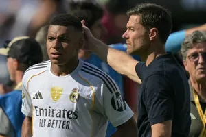 Xabi Alonso đối mặt với bài toán tái thiết khổng lồ