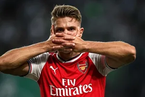 Người đàn ông sau chiếc mặt nạ: Tại sao màn ăn mừng của Viktor Gyokeres khiến cả làng bóng đá tò mò