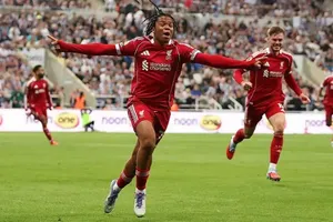 Rio Ngumoha – Người làm lu mờ hình bóng Isak tại trận Newcastle – Liverpool