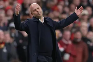 Kỳ tích muộn màng của Arne Slot bị lật ngược, để lại một câu hỏi lớn cho Liverpool