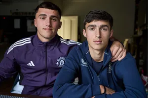 Anh em nhà Scanlon và đội bóng bé nhỏ Gibraltar