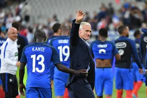 Pháp dễ dàng có vé dự World Cup, nhưng hàng công vẫn chưa có lời giải