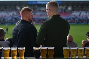 Cuối năm nói chuyện … say xỉn của bóng đá Anh