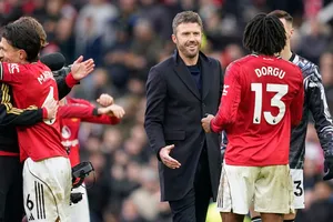 Hậu “derby Manchester” thứ 198: Tỉnh giấc bằng linh hồn Ferguson