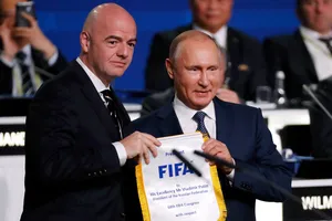 Chủ tịch FIFA muốn gỡ lệnh cấm bóng đá Nga